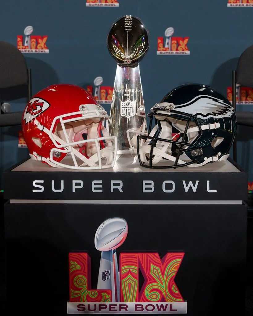 El logo del Super Bowl LIX, junto a los cascos de los equipos finalistas. (@NFL)