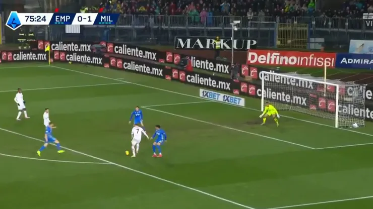 Santiago Giménez empezó con el pie derecho en Milan,