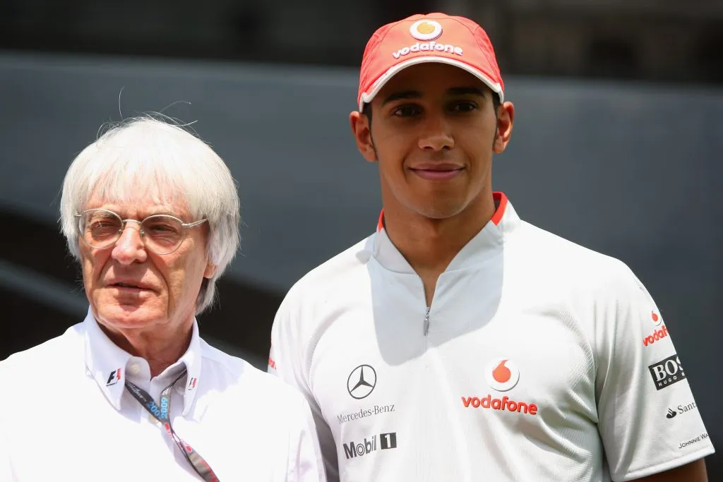 Bernie Ecclestone junto a un Lewis Hamilton en 2009 (GETTY IMAGES)