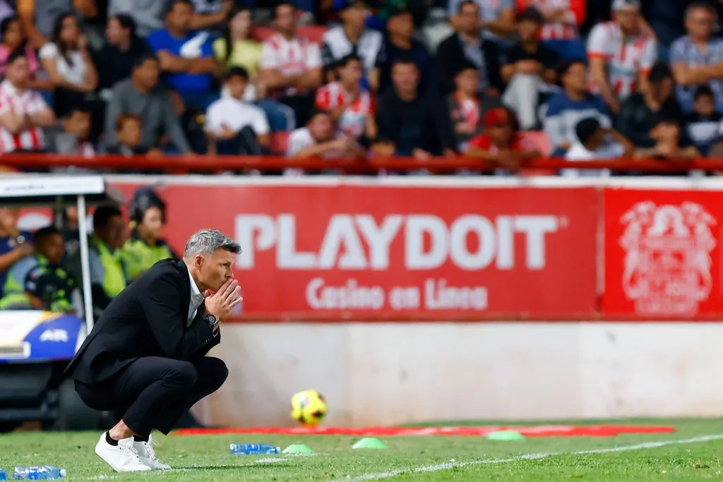 Fernando Ortíz no logra dar con el equipo que pueda darle una victoria a la afición. [Foto: Getty Images]