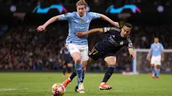 Kevin De Bruyne escapa a la marca de Lucas Vázquez en el duelo de cuartos de final de la Champions League 2023-2024.
