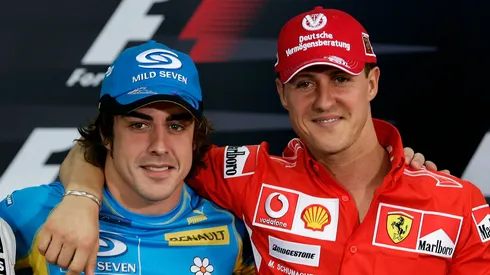 Michael Schumacher abrazando a Fernando Alonso