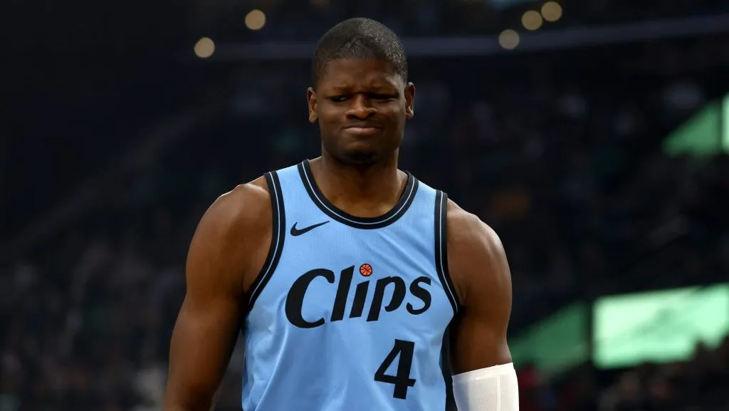 Mo Bamba quedó libre de Los Angeles Clippers y podría regresar a los Lakers. (GETTY IMAGES)