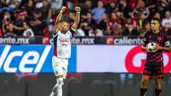 Chicharito Hernández contra la dirigencia de Chivas.