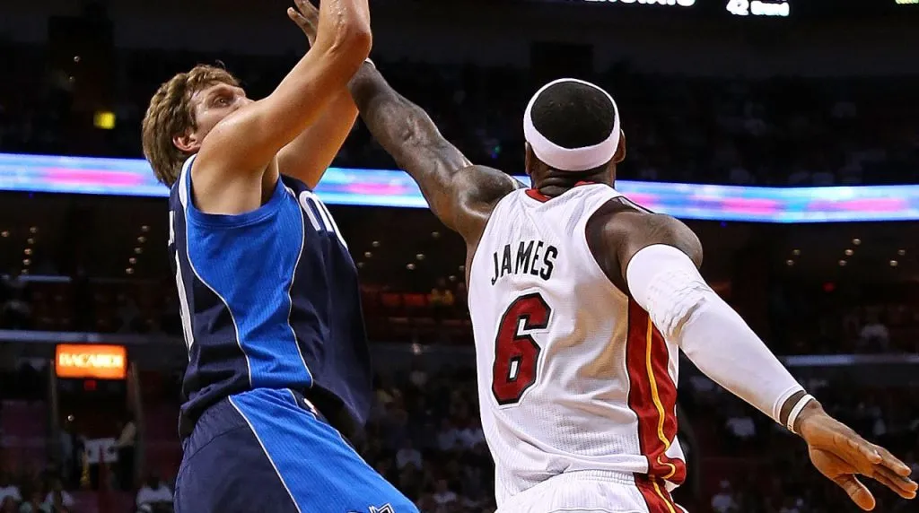 Dirk Nowitzki y LeBron James. (Foto: Getty Images)