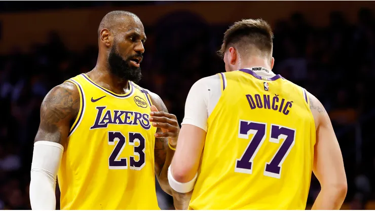 LeBron James y Luka Doncic.