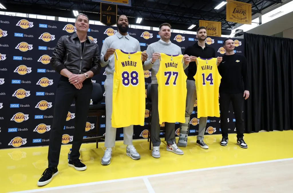 Doncic junto a Morris y Kleber en Lakers (Getty Images)