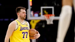 Luka Doncic jugando para Lakers