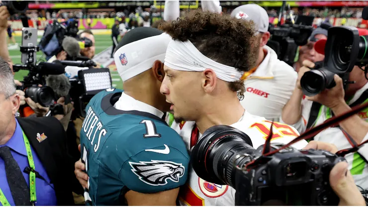 Jalen Hurts y Patrick Mahomes.