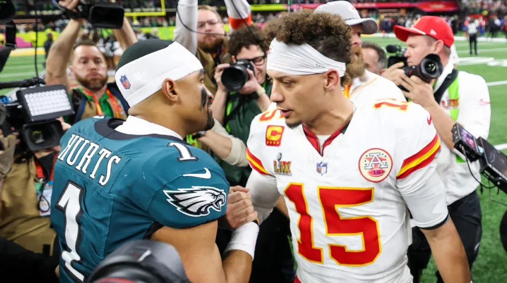 Jalen Hurts y Patrick Mahomes. (Foto: Getty Images)