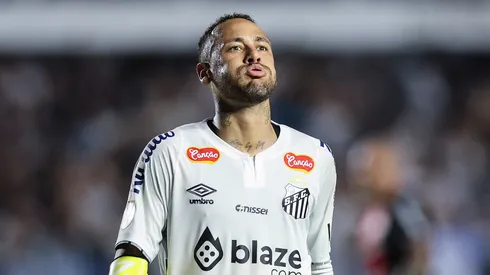 Neymar tiene contrato en Santos hasta junio de 2025