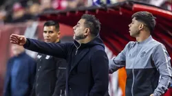 Antonio Mohamed mete mano en el equipo.
