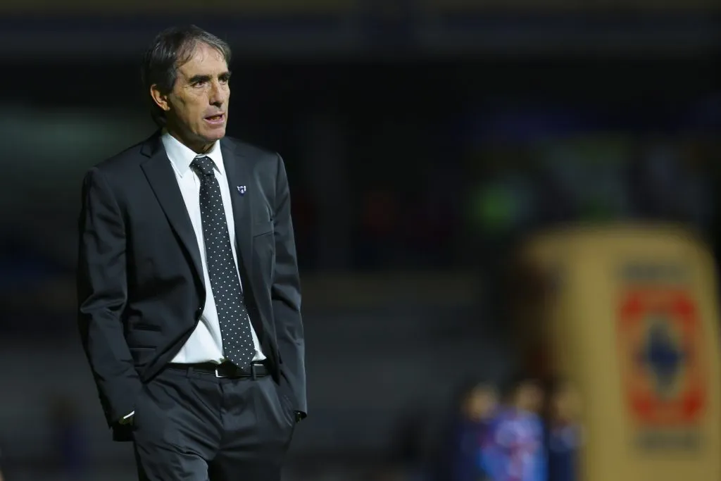 Guillermo Almada deberá realizar modificaciones obligadas en defensa. (Getty Images)