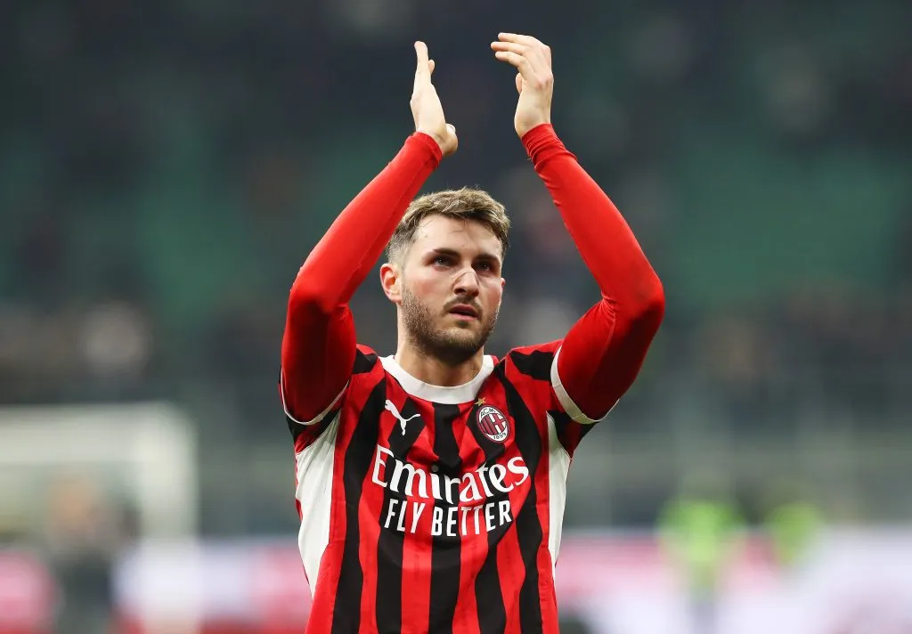 Santiago Giménez anotó dos goles en igual cantidad de partidos por la Serie A. (Getty Images)