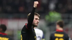 Santiago Giménez en Milan