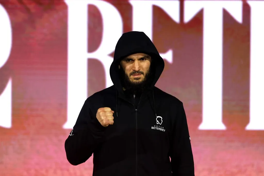 Beterbiev aseguró que no elegiría pelear contra Canelo Álvarez. (Getty Images)