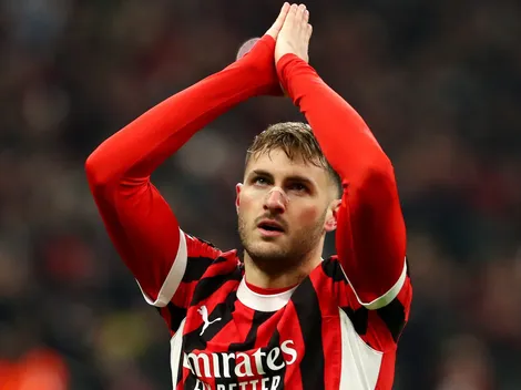 Prensa italiana enaltece a Santiago Giménez tras fracaso del Milan