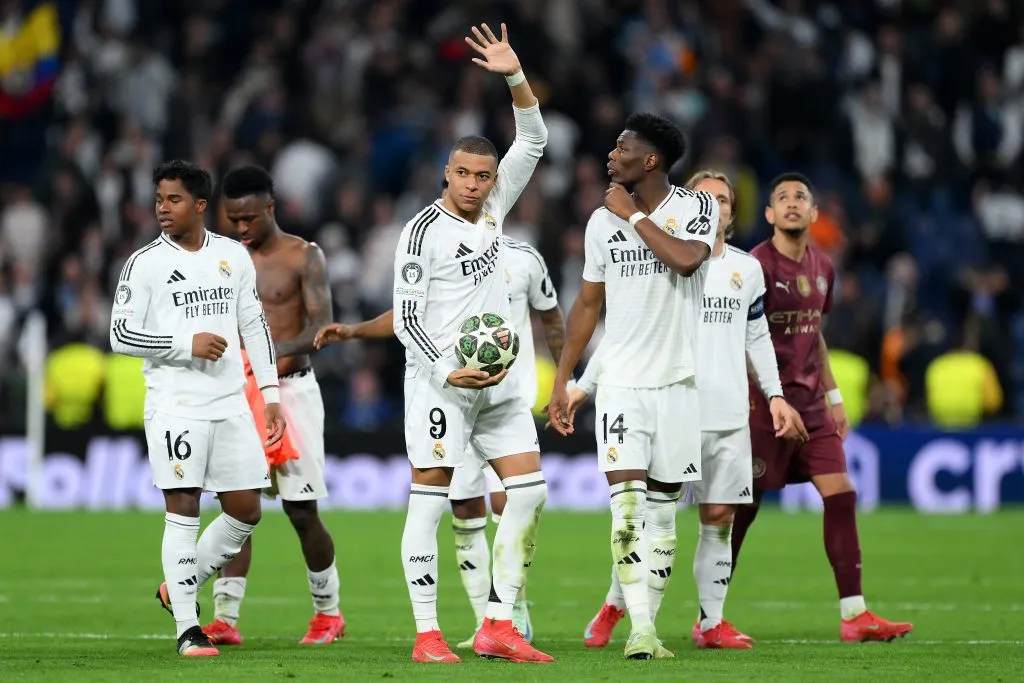 Kylian Mbappé se llevó el balón tras sus tres goles para el Real Madrid [Foto: Getty]