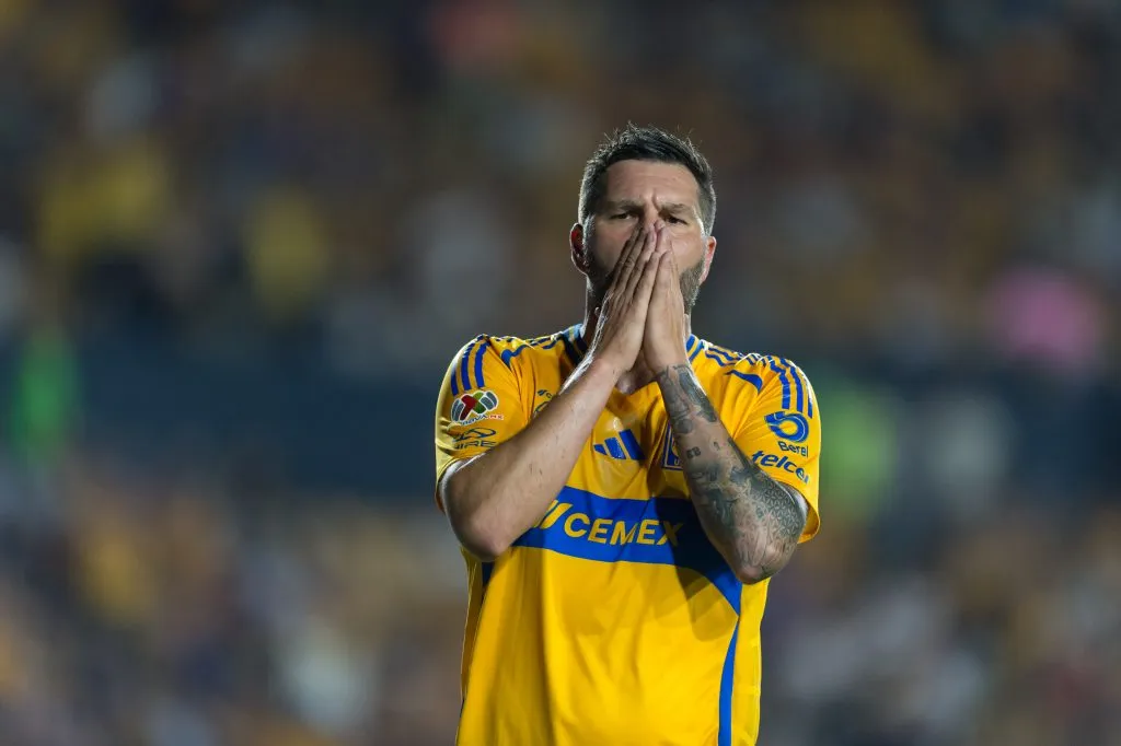 André-Pierre Gignac será baja por una fibrosis, post cirugía, en la cicatriz de su pierna derecha. (Getty Images)