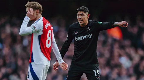 Edson Álvarez y Martin Odegaard en el Emirates Stadium