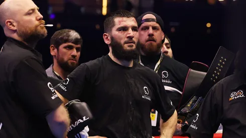 Artur Beterbiev tiene que dar un paso firme tras una dura caída ante Dmitry Bivol.