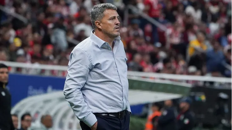 El entrenador español dirigió su décimo partido oficial al frente del conjunto tapatío.