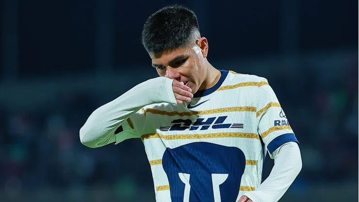 El peruano sufrió su primera expulsión en Pumas.