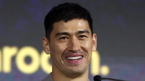 Dmitry Bivol no le cerró las puertas a ninguna posibilidad dentro del boxeo.