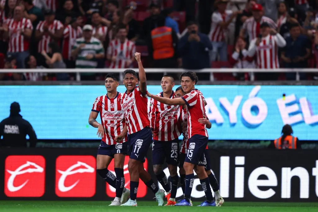 Chivas es el equipo que más minutos le ha dado a sus juveniles en el Clausura 2025. (Getty Images)