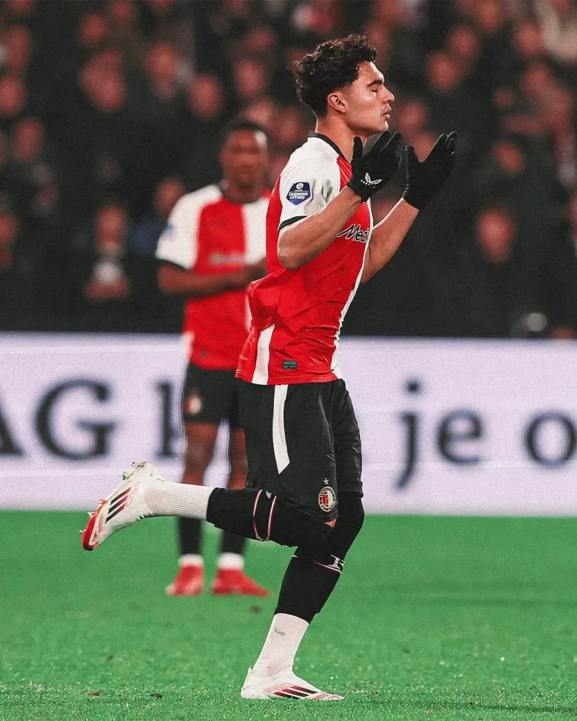 Stephano Carrillo en su debut con Feyenoord (@stephanocarrillo)