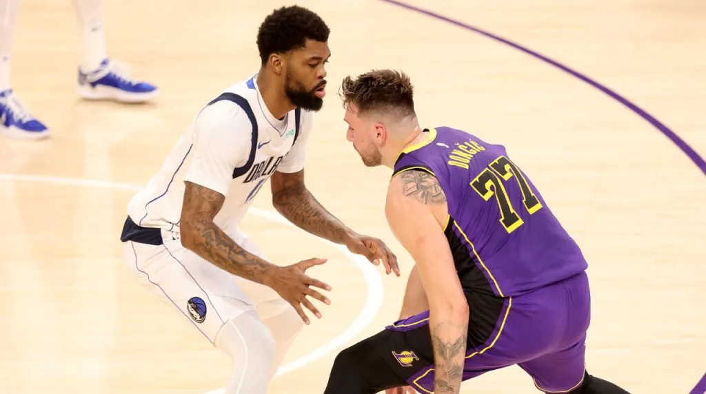 Naji Marshall y Luka Doncic. (Foto: Getty Images)