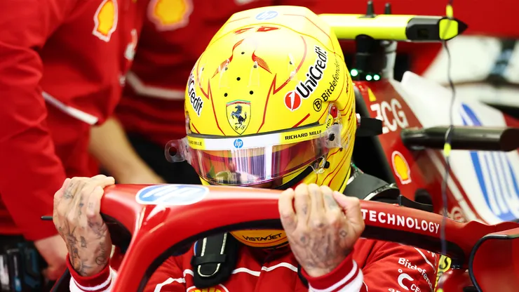 Lewis Hamilton en el monoplaza de Ferrari