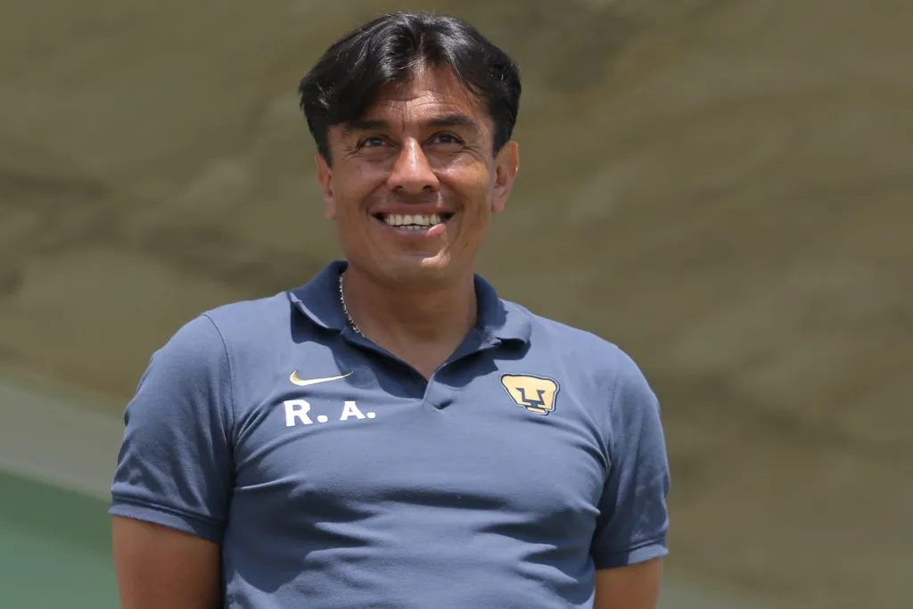 Raúl Alpizar dirigirá a Pumas ante Chivas (Imago7)