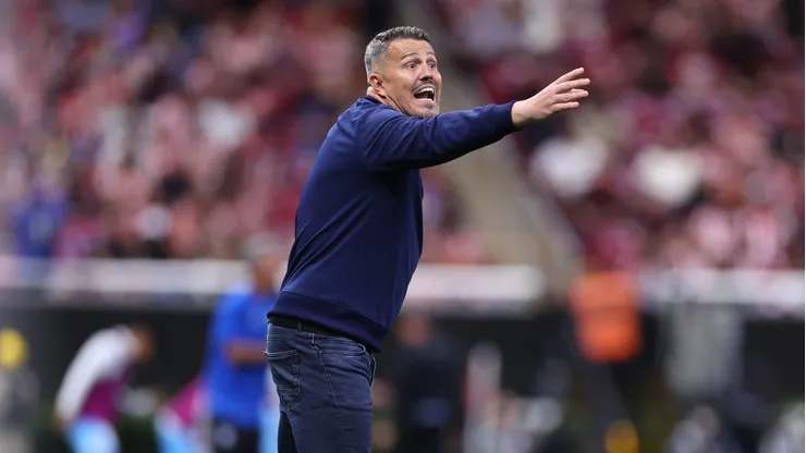 Óscar García tiene los días contados en Chivas tras los cambios en la directiva