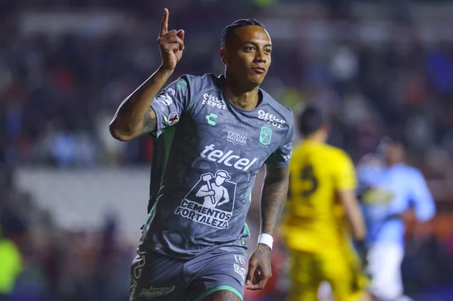 Jhonder Cádiz podrá ingresar en el complemento ante Xolos [Foto: Getty]