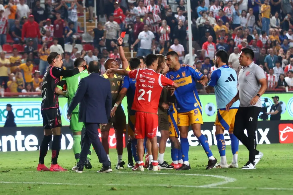 El momento en el que Nahuel Guzmán fue expulsado (Imago7)