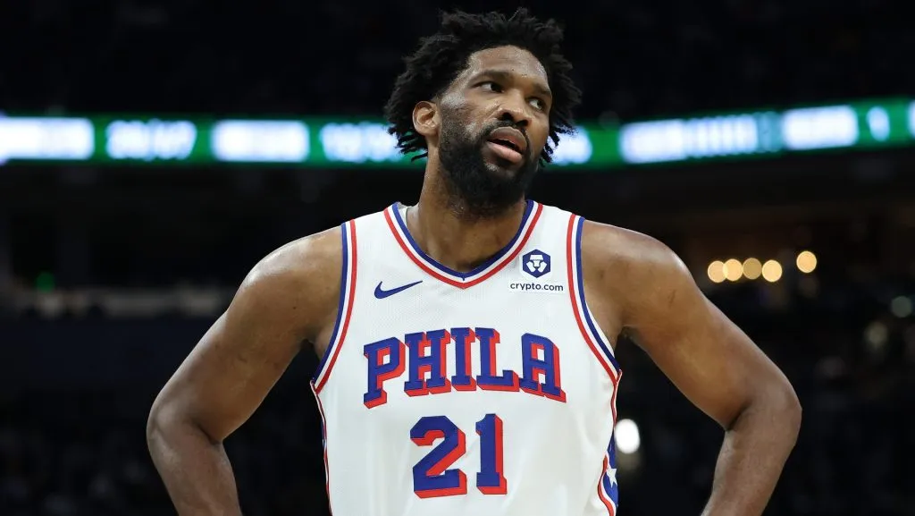 Joel Embiid ha sufrido múltiples lesiones que han detenido su carrera. (GETTY IMAGES)