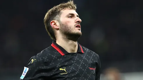 Santiago Giménez tuvo que ser sustituido