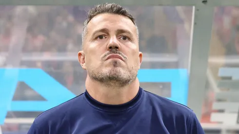 El español se marcha de Chivas tras apenas tres meses de su llegada.