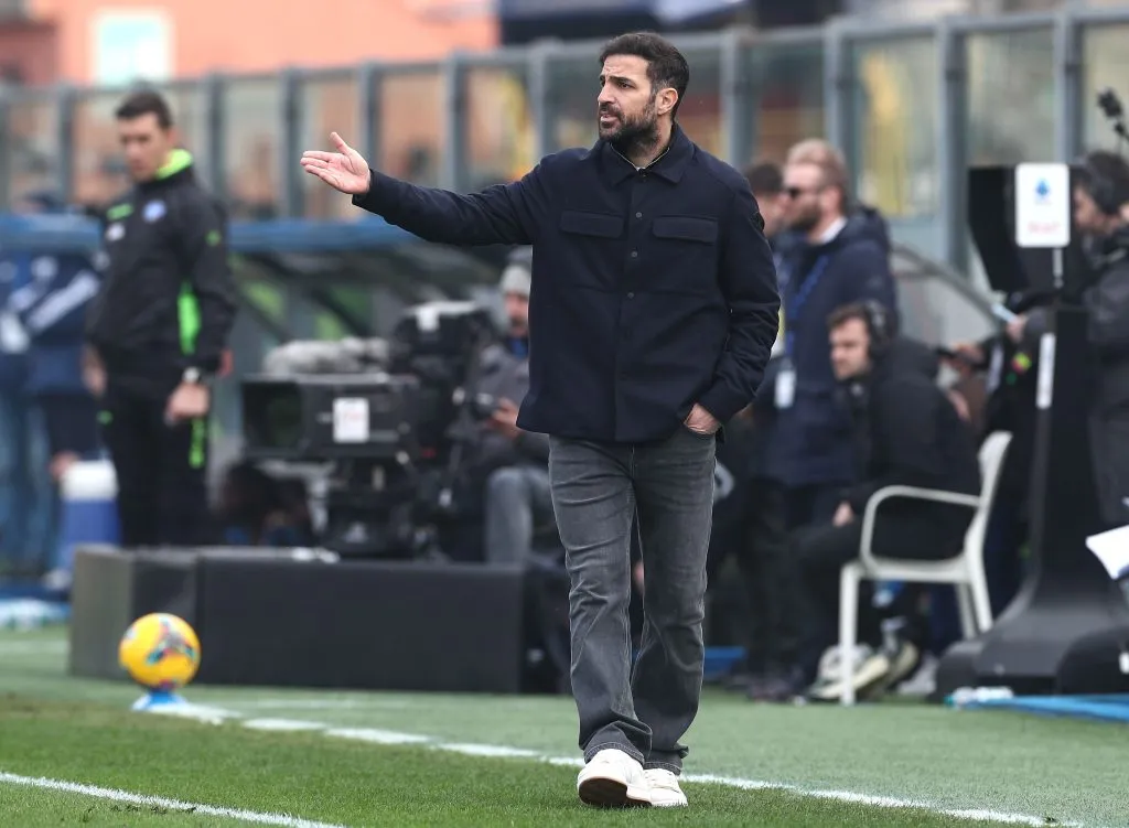 Cesc Fàbregas podría dirigir a Santiago Giménez en Milan la próxima temporada (Getty Images)