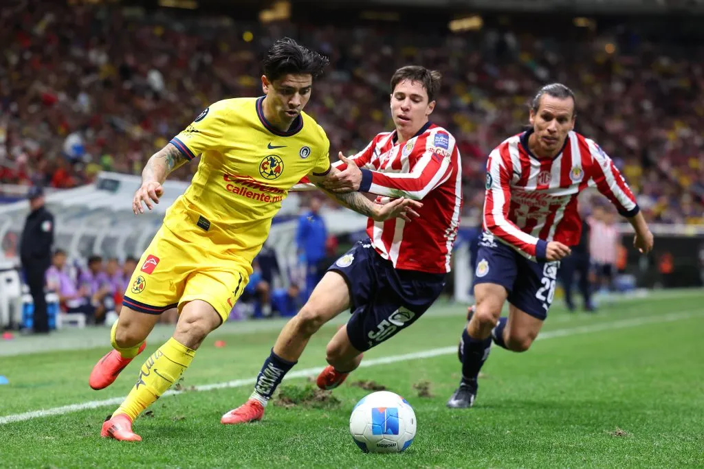 Chivas buscará cortar una racha de cinco encuentros sin poder derrotas al América por Liga MX. (Getty Images)