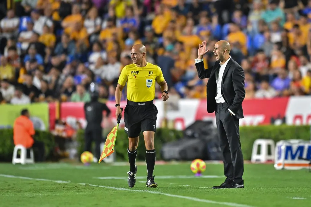 Guido Pizarro en su primer partido en El Volcán como entrenador (Getty Images)