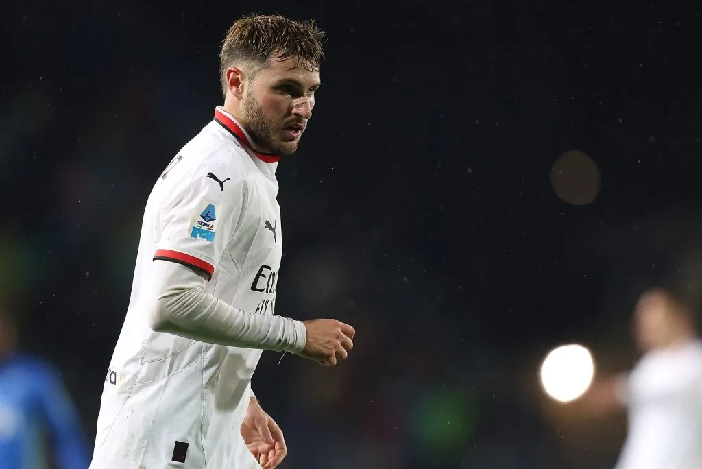 Santiago Giménez fue titular y disputó 62 minutos en la victoria de Milan ante Lecce. (Getty Images)