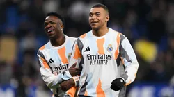 Vinicius y Kylian Mbappé en la entrada en calor del Real Madrid