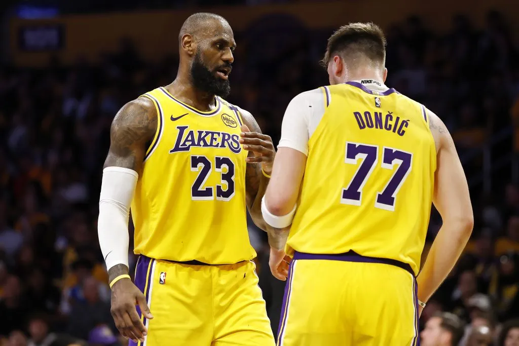Luka Doncic y LeBron James juntos en Lakers (Getty Images)