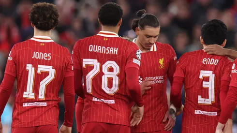 Darwin Núñez se lamenta tras errar su penalti ante Gianluigi Donnarumma.