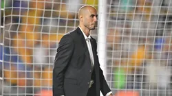 Guido Pizarro dirigiendo a Tigres