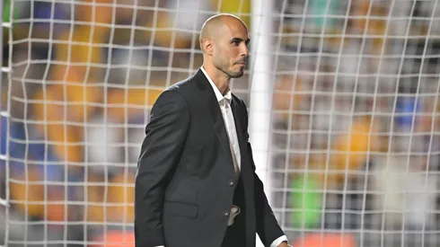 Guido Pizarro dirigiendo a Tigres