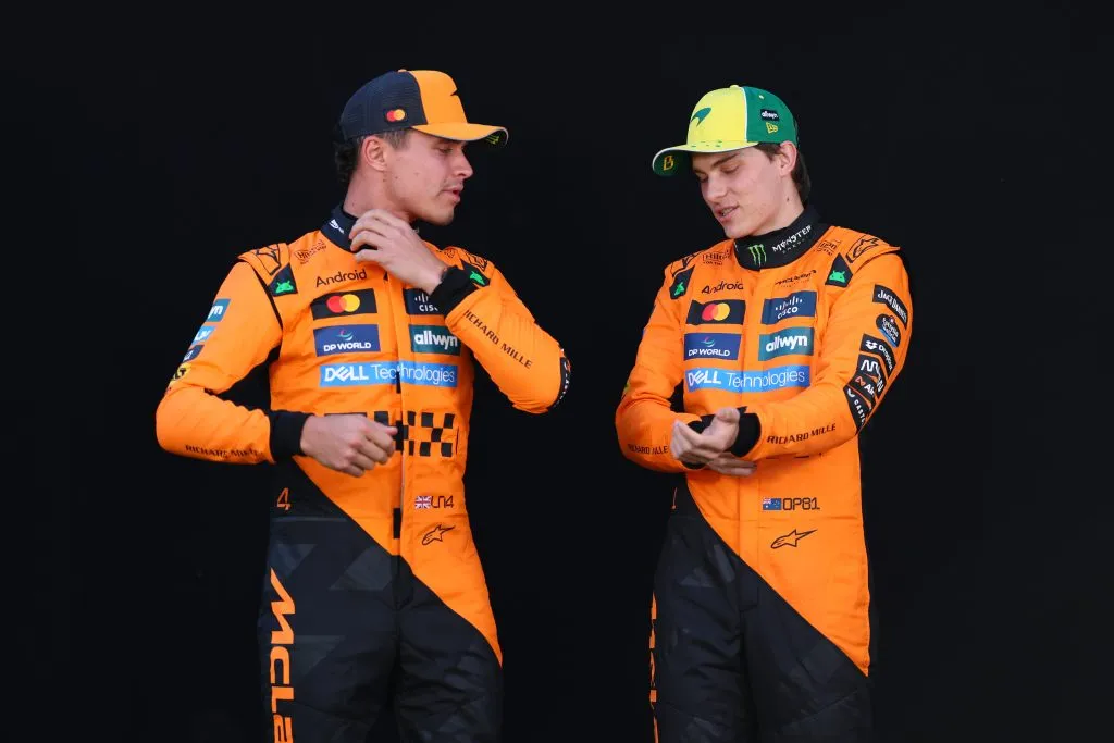 Lando Norris y Oscar Piastri, pilotos de McLaren (GETTY IMAGES)