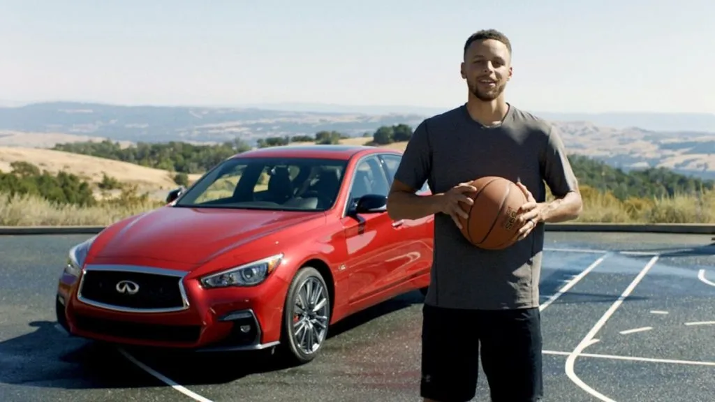 El Infiniti Q50 de Curry (TN)